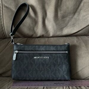 Michael Kors wristlet